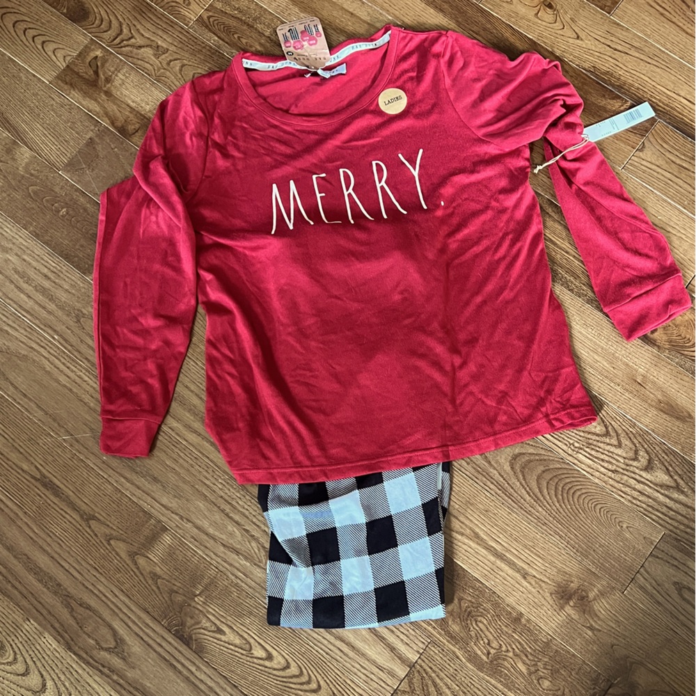 NWT Rae Dun Merry Red Christmas Pajamas Set Adult Size Medium